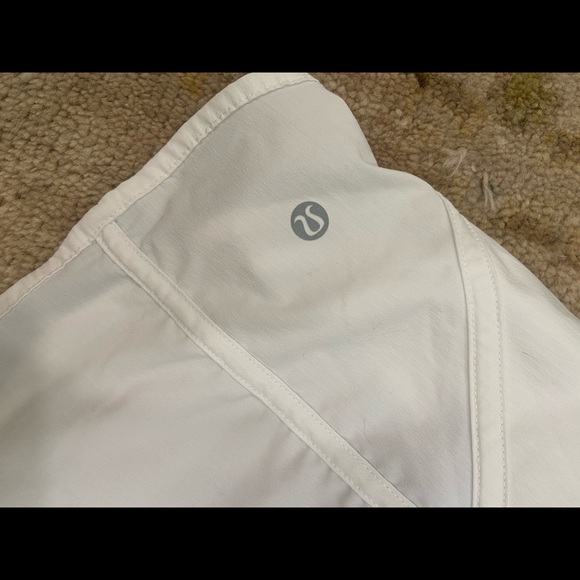 Lululemon white shorts. Size 6. - Picture 3 of 4